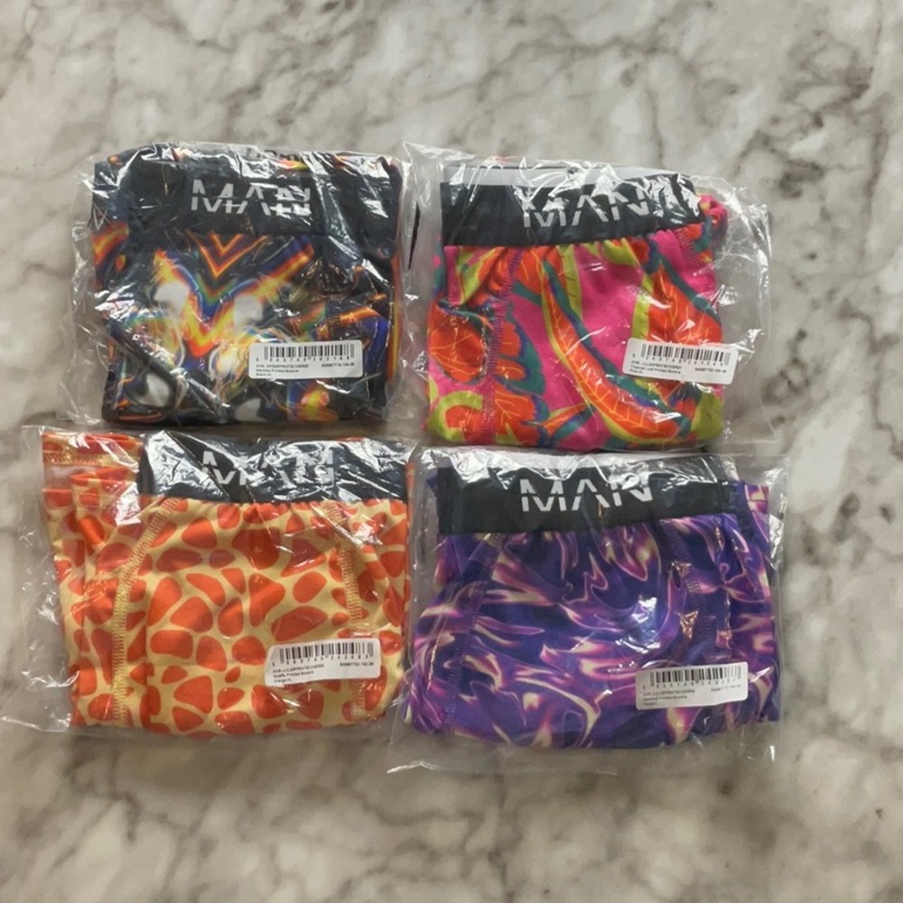 BOOHOO MAN BOXERS (4) UNOPENED